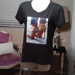 Short sleeve t-shirt. Large. Scoop neck.